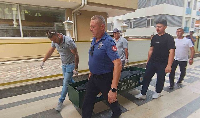 Rus uyruklu turist konakladığı otelin koridorunda ölü bulundu