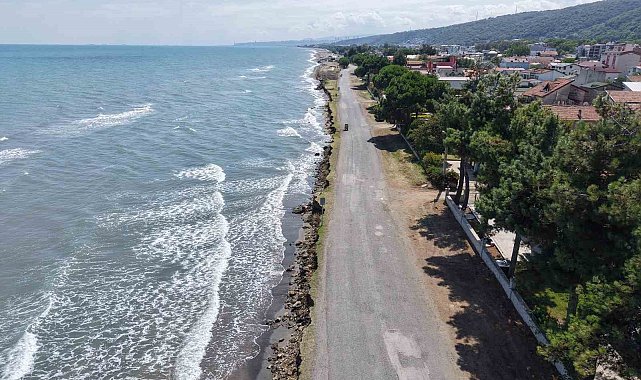 Samsun'da kıyı erozyonu yola kadar ulaştı, yapıları tehdit ediyor