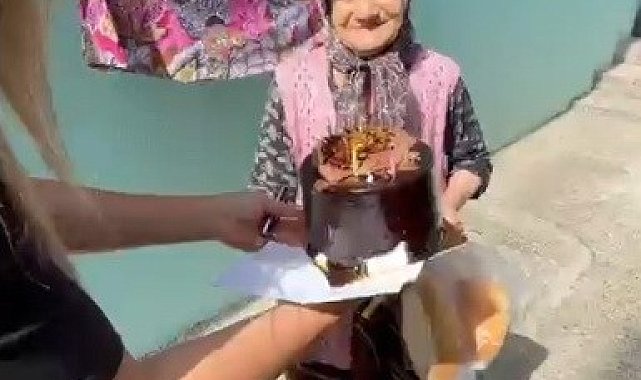 Samsun'da yaşlılara doğum günü sürprizi: Büyüklerin yüzü pasta ile gülüyor