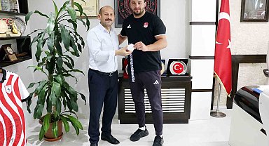 Samsunlu boksör Berat Acar, Akdeniz Oyunları'nda gümüş madalya kazandı