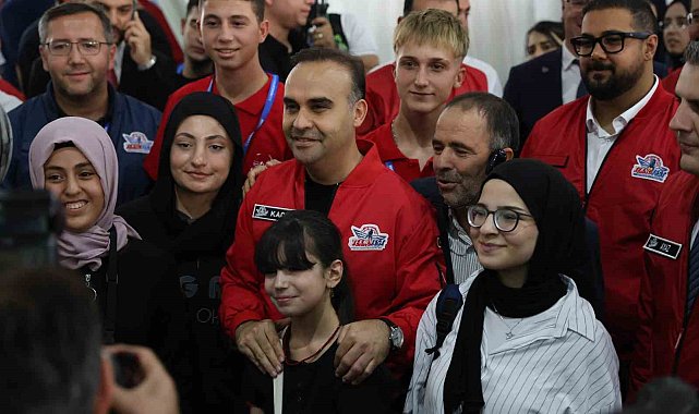 Sanayi ve Teknoloji Bakanı Kacır, TEKNOFEST yarışma alanını gezdi