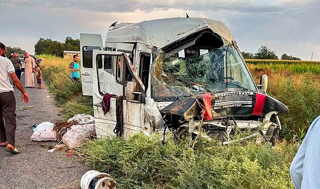Şanlıurfa'da işçileri taşıyan servis tahliye kanalına devrildi: 15 yaralı