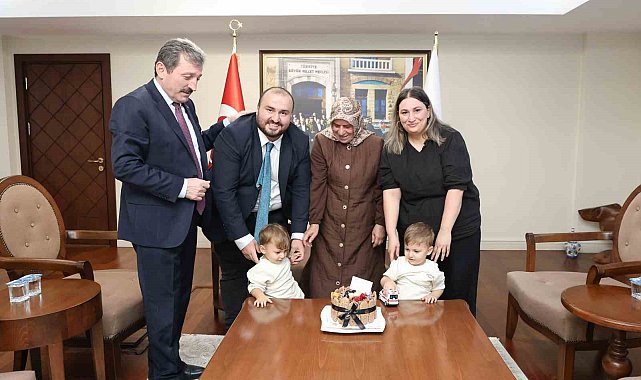 Şehidin ikiz yeğenlerine valilik makamında sürpriz doğum günü kutlaması