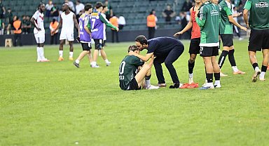 Selçuk İnan, Berkan Kutlu'yu maç sonu alnından öptü