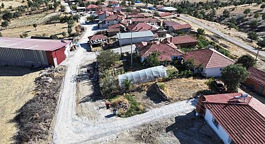 Selendi Gölbaşı'nda yollar ilk kez parke taşına kavuşuyor