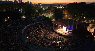 Semicenk ve "İki Kişilik Oyun" ile fuarda sanat dolu gece