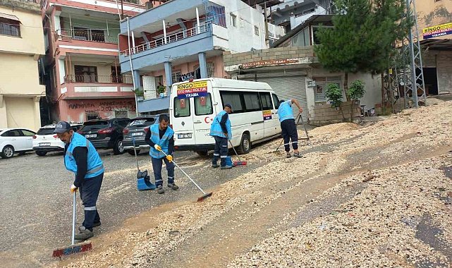 Şiddetli yağış sonrası Antakya'da temizlik ekipleri sahaya çıktı