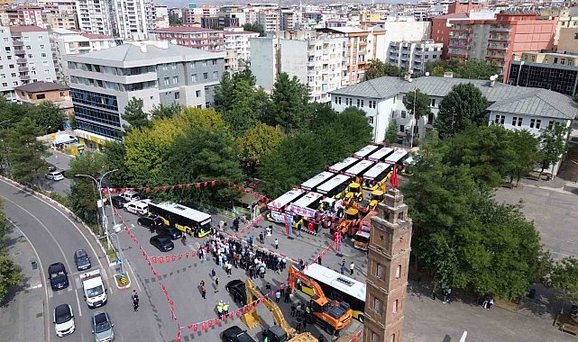 Siirt Belediyesinin filosuna 21 yeni araç katıldı