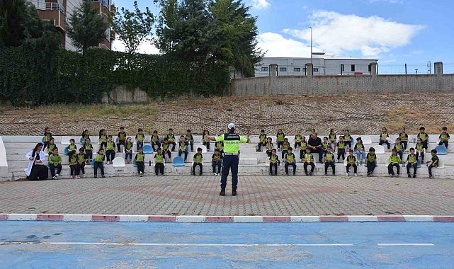 Siirt'te çocuklara trafik güvenliği eğitimi