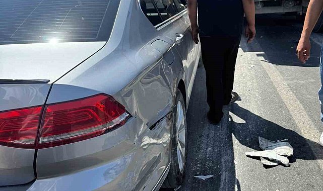 Siirt'te kamyon, kırmızı ışıkta bekleyen araçlara çarptı