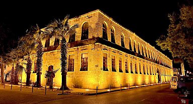 Silifke Hükümet Konağı gece görüntüsüyle ilçeye değer katıyor