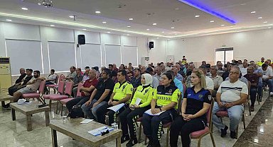 Silifke'de okul servis sürücülerine trafik eğitimi