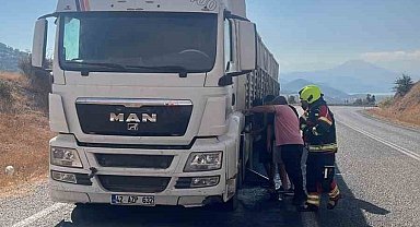 Sındırgı'da seyir halindeki araçta yangın çıktı