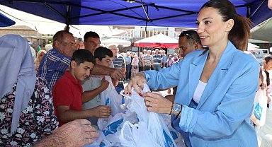 Söke Belediyesi'nin unları, Bağarası'nda vatandaşlara dağıtıldı