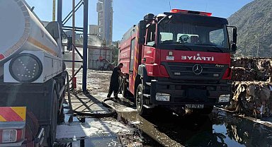 Söke'deki kağıt fabrikası yangınına itfaiyeden hızlı müdahale