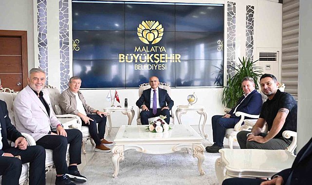 Spor dünyasının ünlü isimlerinden Başkan Er'e övgü