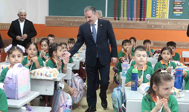 Sultanbeyli'de 9 bin öğrenciye ücretsiz kırtasiye desteği