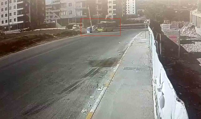 Sultanbeyli'de İETT otobüsü ile otomobil çarpıştı: 1'i bebek 4 yaralı