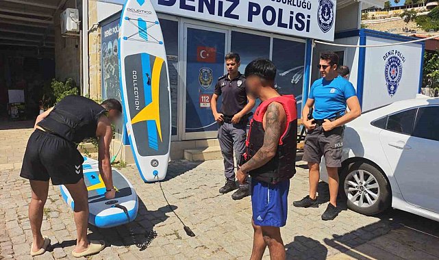 SUP ile denize açıldılar, kürekleri kırılınca kilometrelerce sürüklendiler