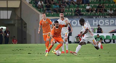 Süper Lig'de galibiyeti bulunmayan Göztepe, son sıradan kurtulamadı