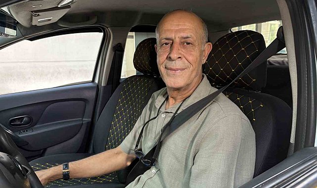 Taksici, kalp krizi şüphesiyle fenalaşan yolcusunu polis eşliğinde hastaneye yetiştirdi