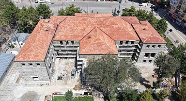 Tarihi öğretmenevinde restorasyon çalışmaları devam ediyor