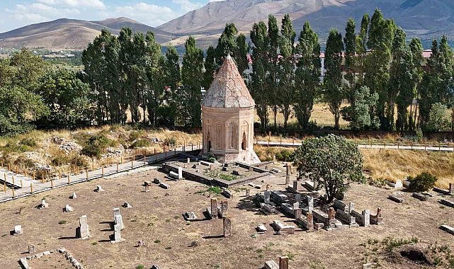Tarihi Selçuklu Mezarlığı ve Halime Hatun Kümbeti'nde çalışmalar devam ediyor