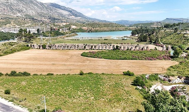 Tarihi su kemerleri zamana meydan okuyamadı