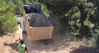 Tarsus'un kırsal mahallelerinde ulaşım için yol mesaisi