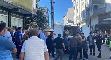 Tartıştığı eşini bıçakla öldürdü