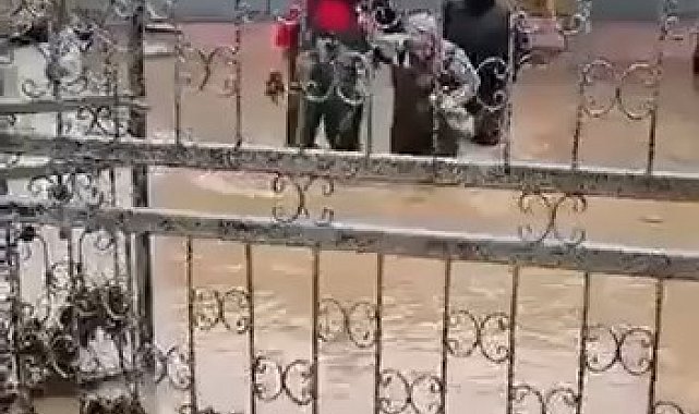 Taşkında mahsur kalanlar böyle kurtarıldı