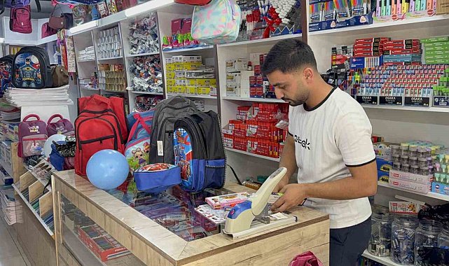 Tatvan'da eğitime anlamlı destek: "Askıda Kırtasiye" ile çocukların yüzü gülüyor