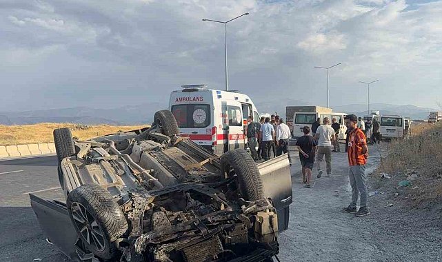 Tatvan'da zincirleme trafik kazası: 1 yaralı