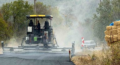 Tavşanlı'da Balıköy-Değirmisaz yolunda asfalt çalışması