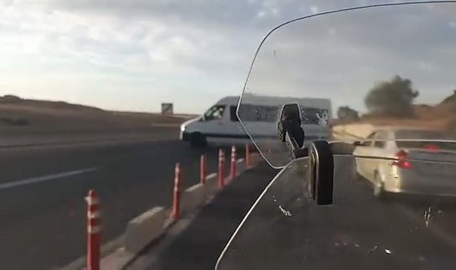 Tekirdağ'da minibüsçünün yasak yerden dönüşü duyarlı sürücüyü çileden çıkardı