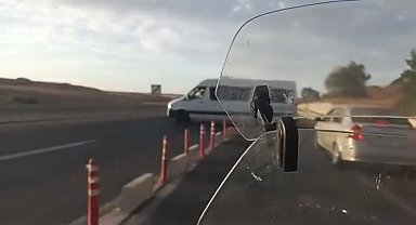 Tekirdağ'da minibüsçünün yasak yerden dönüşü duyarlı sürücüyü çileden çıkardı