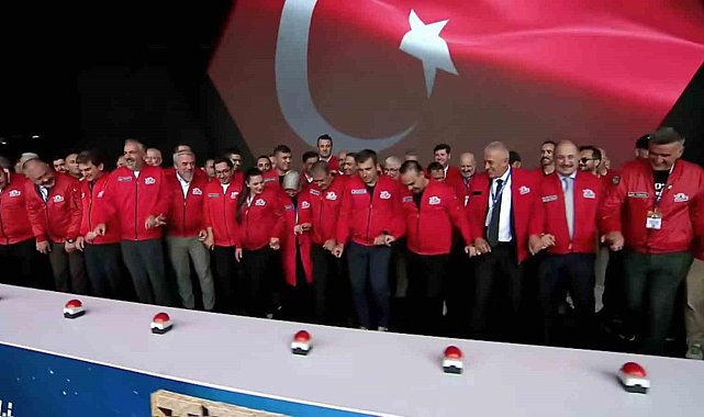 TEKNOFEST açılışında protokol halay çekti