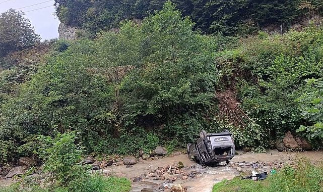 Trabzon'da araç dereye uçtu: 3'ü ağır 5 yaralı