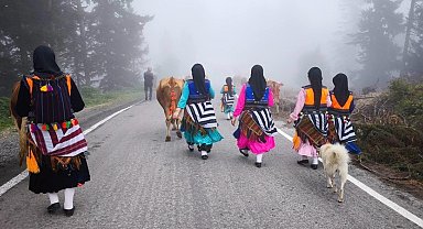 Trabzon'da yaylacılar köylerine dönmeye başladı