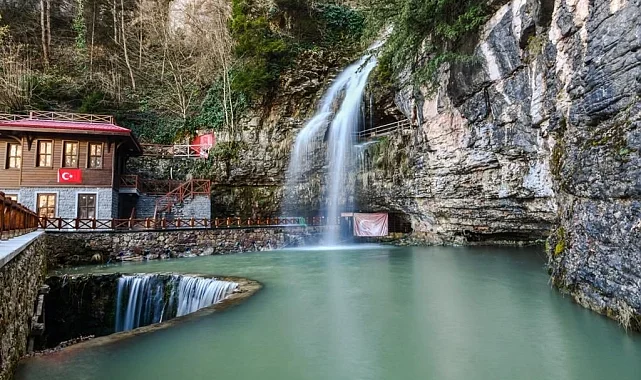 Trabzon'un turizm merkezleri ziyaretçi akınına uğruyor
