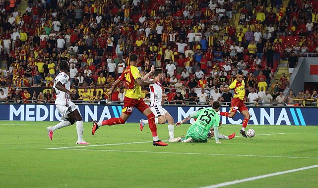 Trendyol Süper Lig: Göztepe: 2 - Gaziantep FK: 4
