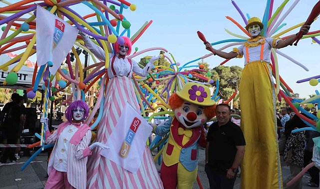 Turgutlu'da Dünya Barış Günü çocukların kahkahalarıyla kutlandı