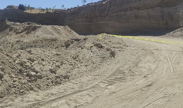 Turgutlu'da kum ocağında kamyonun altında kalan bir kişi haytını kaybetti