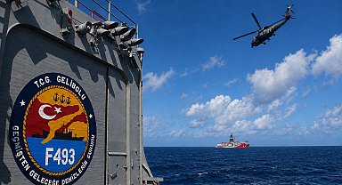 Türk savaş gemileri Somali açıklarında sondaj gemilerine koruma sağlıyor