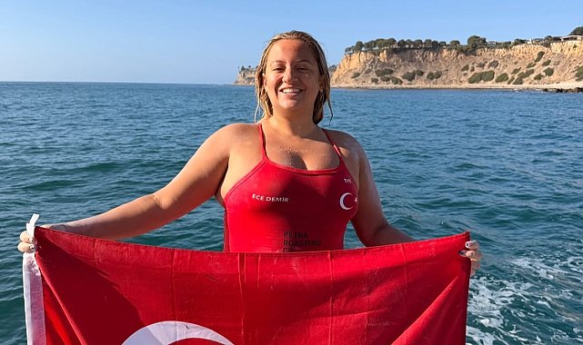 Türk yüzücü Ece Demir, Amerika'da tarihe geçti