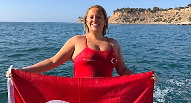 Türk yüzücü Ece Demir, Amerika'da tarihe geçti