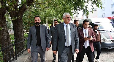 Türkiye Yüzyılı Buluşmaları için Kars'a gelen AK Parti Erzurum Milletvekili Öz, Sarıkamış'ta esnaf ve teşkilatla buluştu