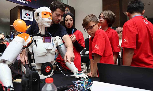 Türkiye'nin geleceğine yön verecek projeler Diyarbakır'da TEKNOFEST'te yarışıyor