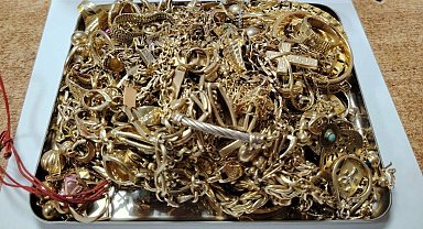Türkiye'ye sokulmak istenen 708 gram kaçak altın komşuya takıldı