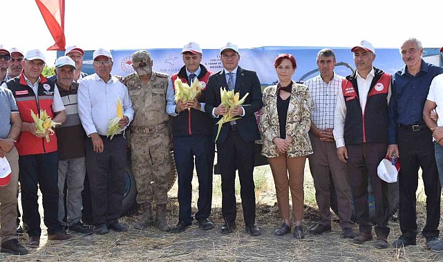 Tuşba'da "Silajlık Mısır Hasadı Tarla Günü" düzenlendi